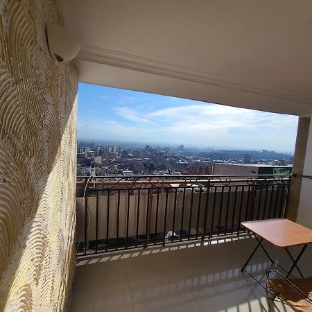 Flat With Balcony On Cascade Lägenhet Jerevan Exteriör bild